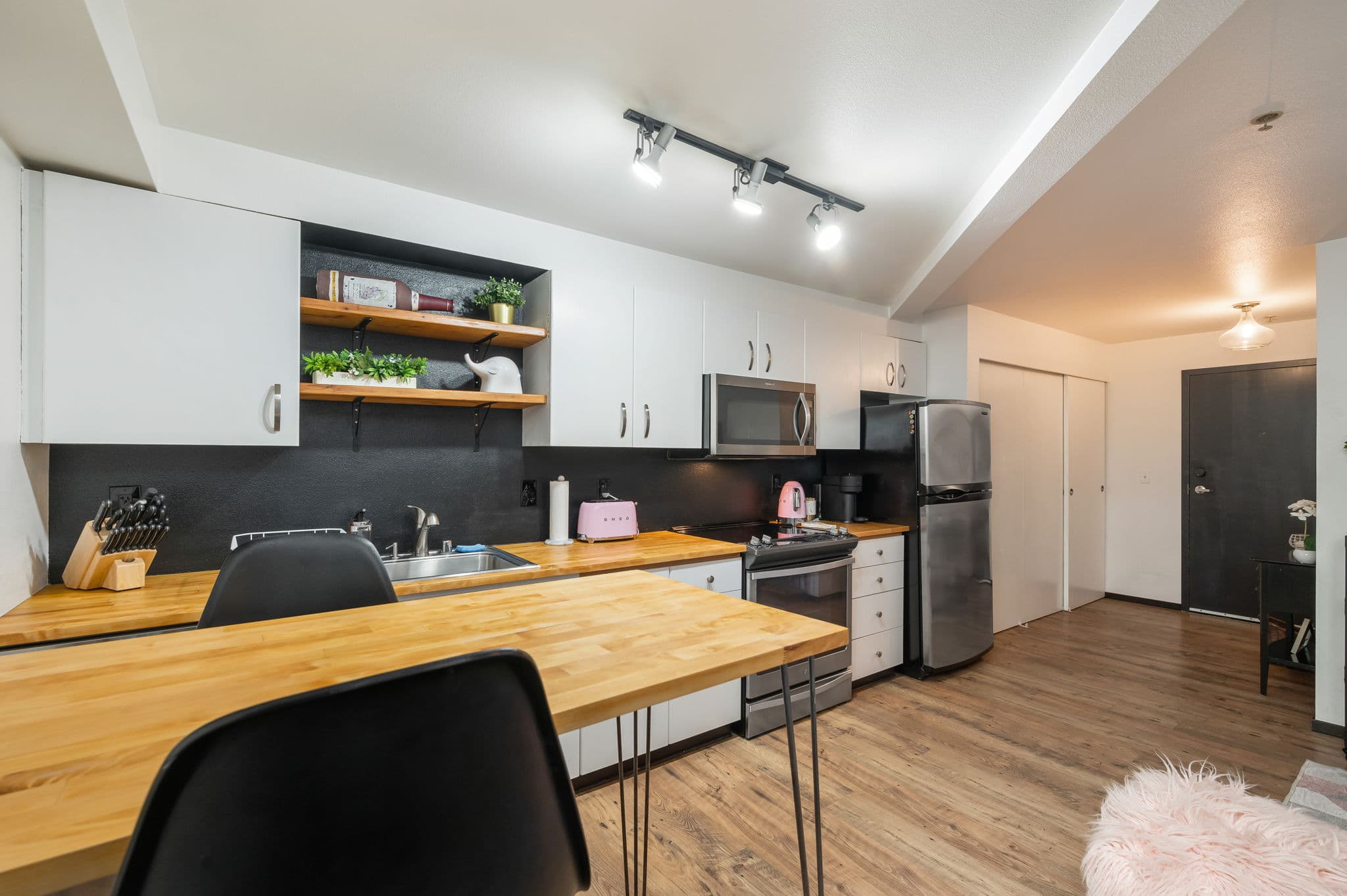 The Blush & Timber - Image 6